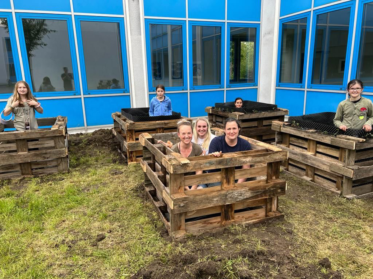 Gemeinsam Arbeiten im Schulgarten